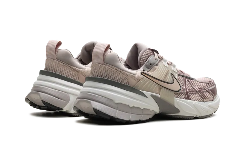 Nike V2K Run “Particle Beige College Grey Light Bone” (FD0736-201)