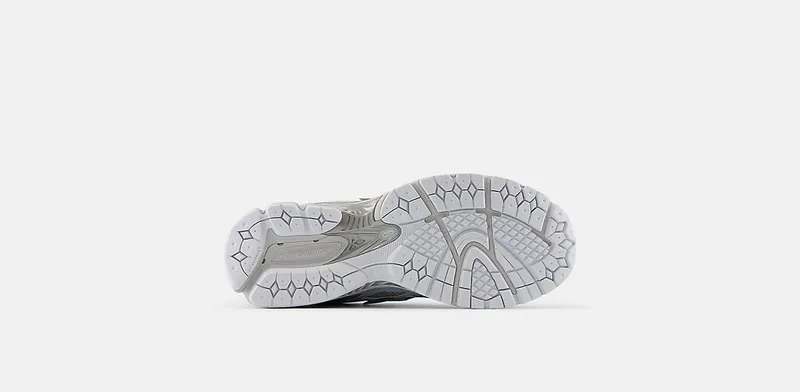 New Balance 1906W “Silver Metallic” (U1906WFE)