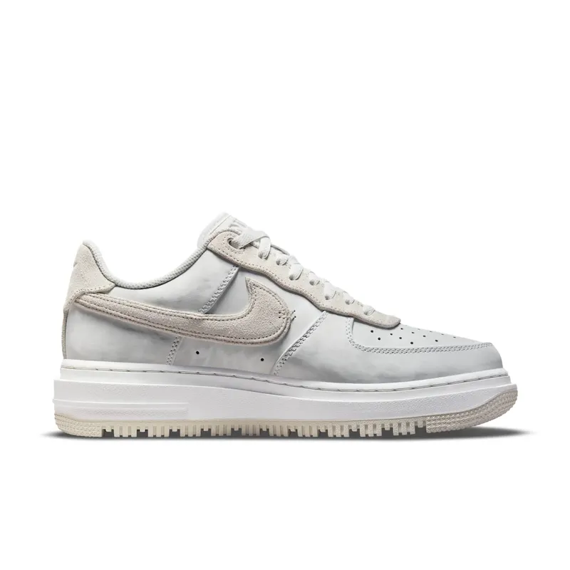 Nike Air Force 1 Luxe White (DD9605-100)