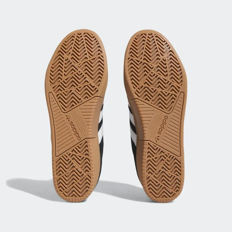 adidas Tyshawn Low Core Black / Cloud White / Gum (IG5280)