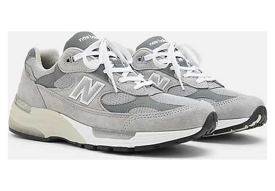 New Balance 992 “Grey Silver Metallic”: Made in USA-reus met glans