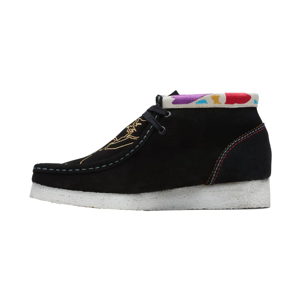 Clarks Wallabee Boot “Black Embroidery” (26168582)