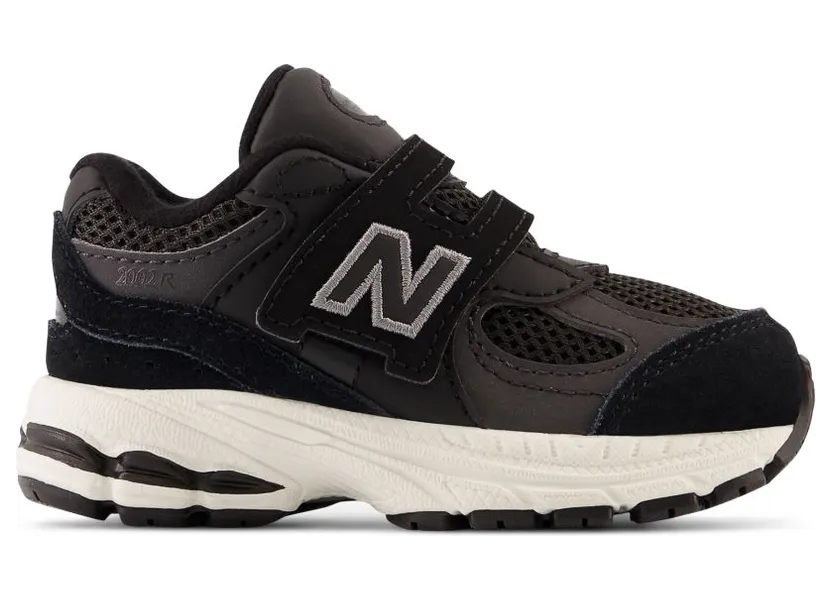 new-balance-sneaker IV2002BK
