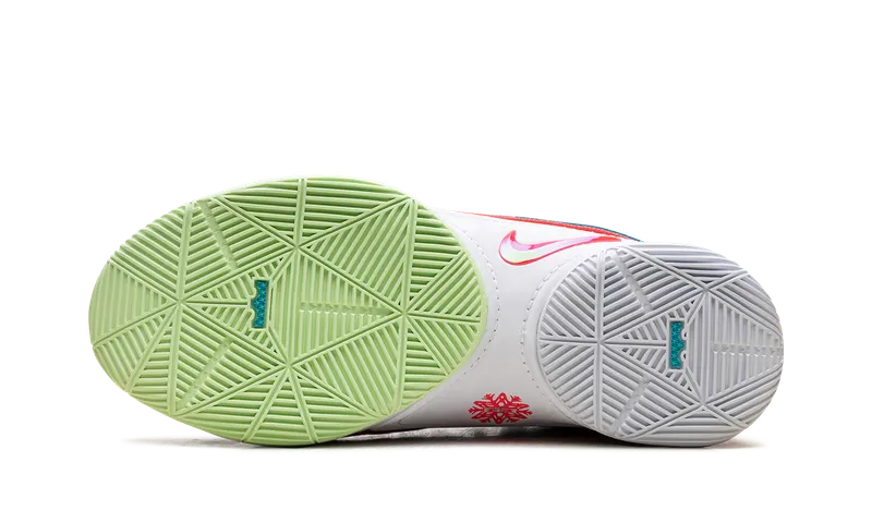 Nike LeBron 22 “Christmas” (HV5147-600)