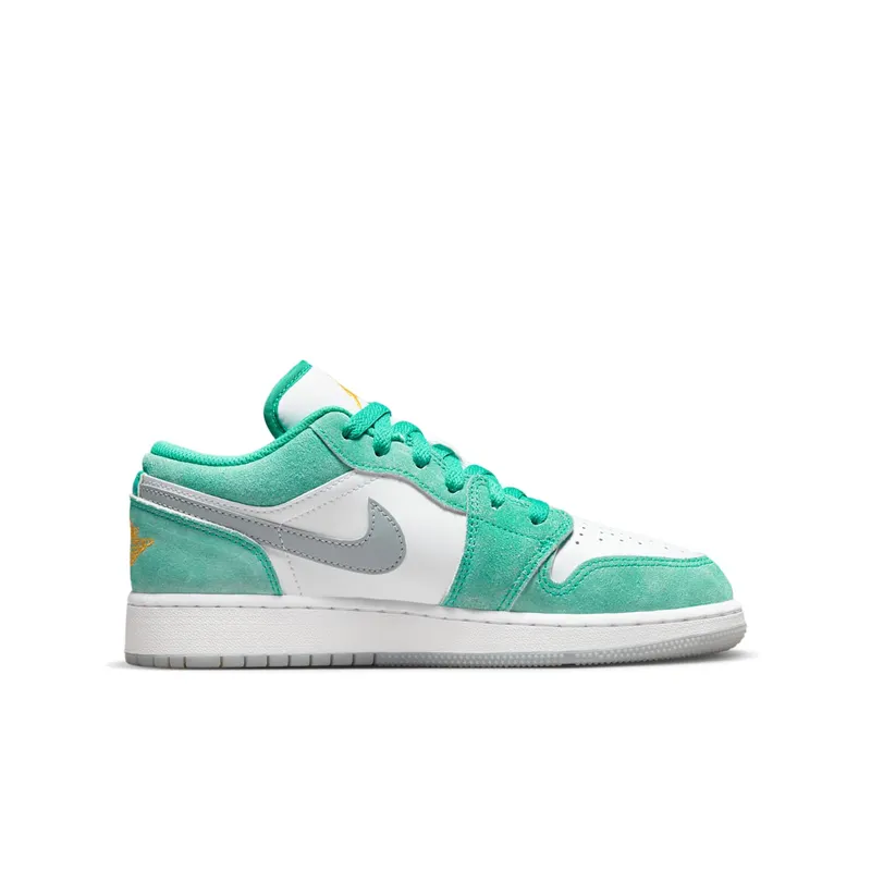 Air Jordan 1 Low SE Older Kids’ Green (DO8244-301)