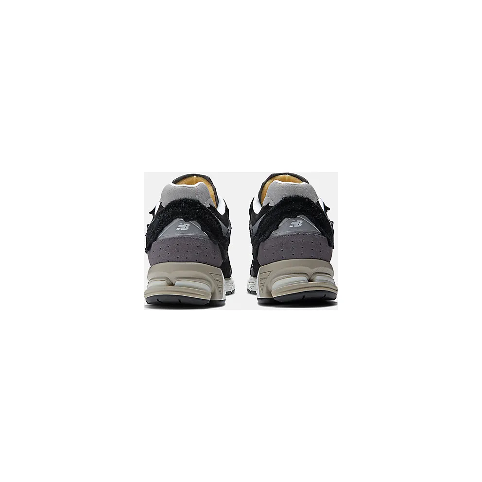 New Balance 2002R “Protection Pack – Black / Grey” (M2002RDJ)