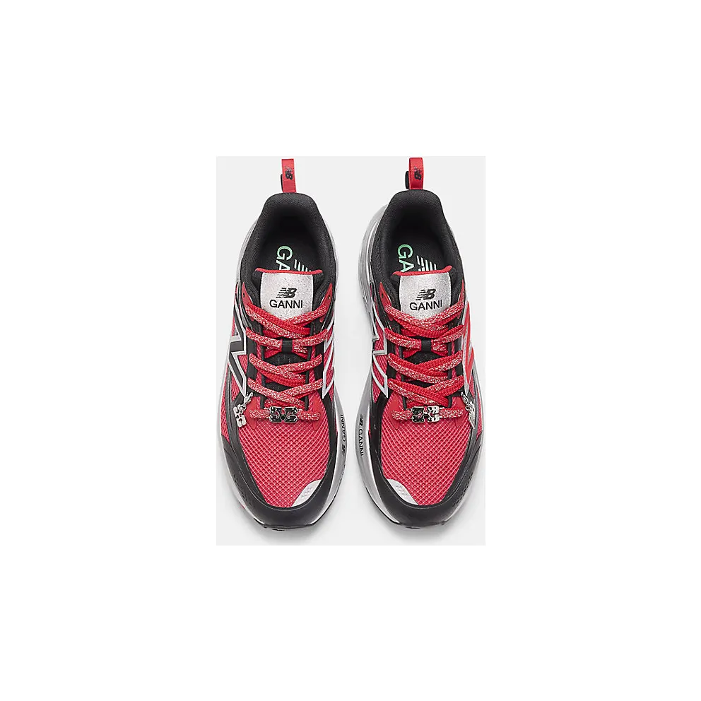 New Balance Fresh Foam Trainer “GANNI – Black Silver Metallic Red” (UTRNGN)