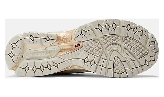 New Balance 2002R “Sandstone”: gescheurd met opzet, en het werkt (5)