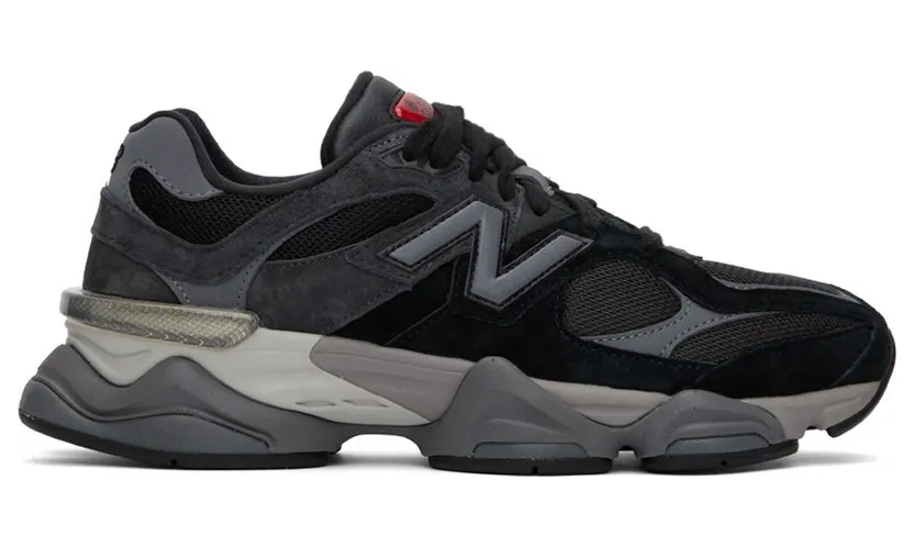 New Balance 9060 “Triple Black”: maximale vorm, minimale drukte