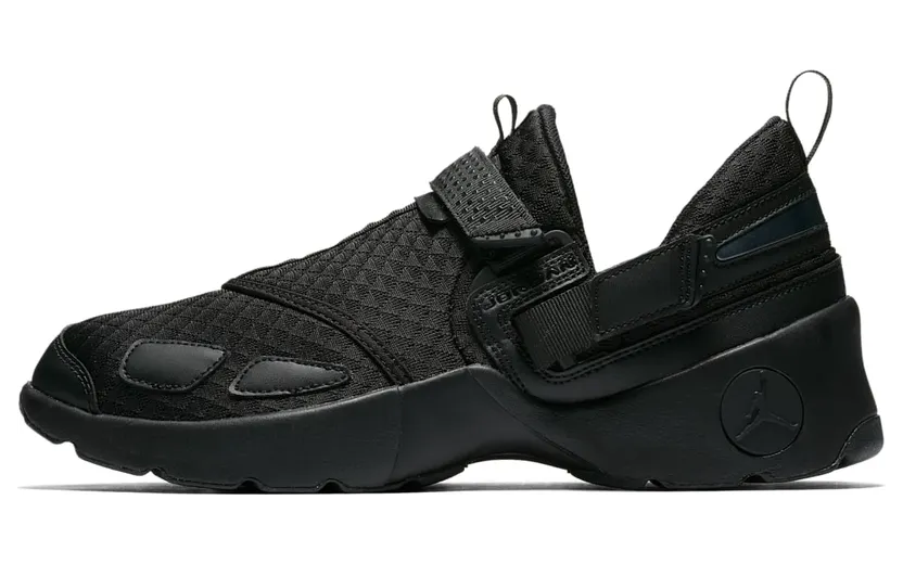 Jordan Trunner LX Triple Black