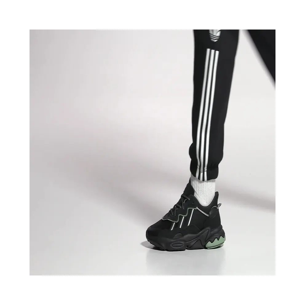 Adidas OZWEEGO Core Black / Core Black / Silver Metallic (HP6336)