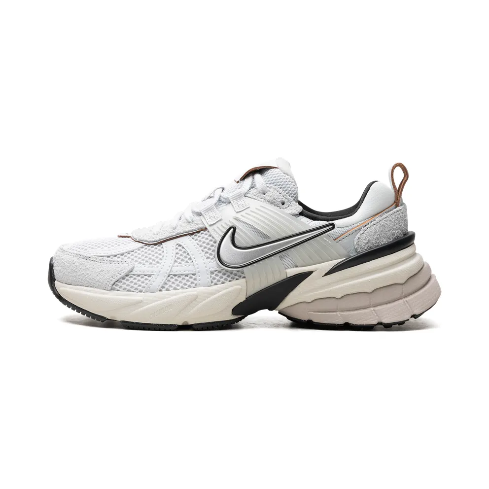 Nike V2K Run “Pure Platinum / Chrome” (FN6703-002)