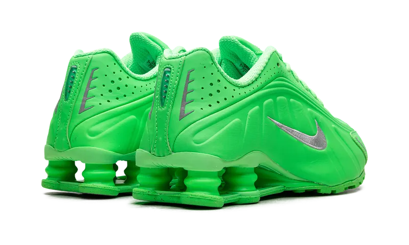 Nike Shox R4 “Green Strike” (HV0839-398)