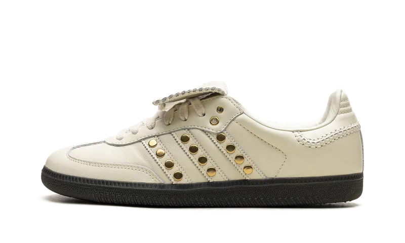 adidas Samba “Wales Bonner – Studded Pack – Cream”: creme leer met gouden studs