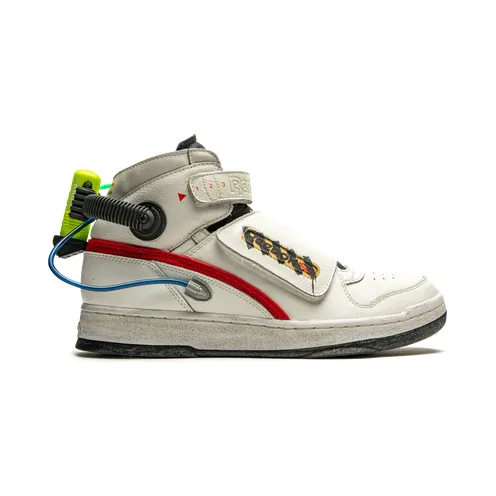 reebok-sneaker FY2106