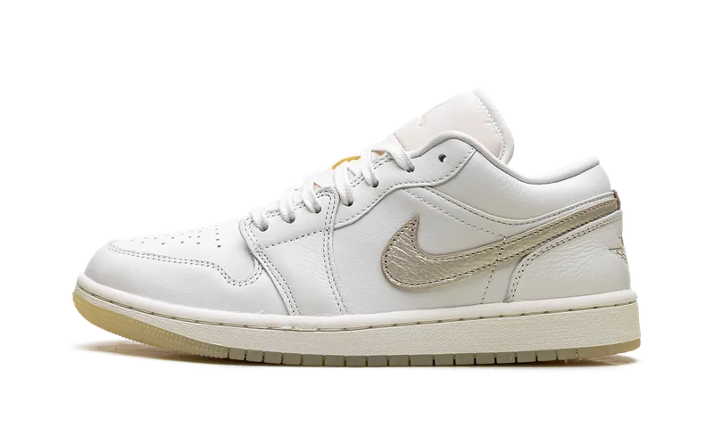 Jordan 1 Low SE “Metallic Team Gold” (HV5157-100)