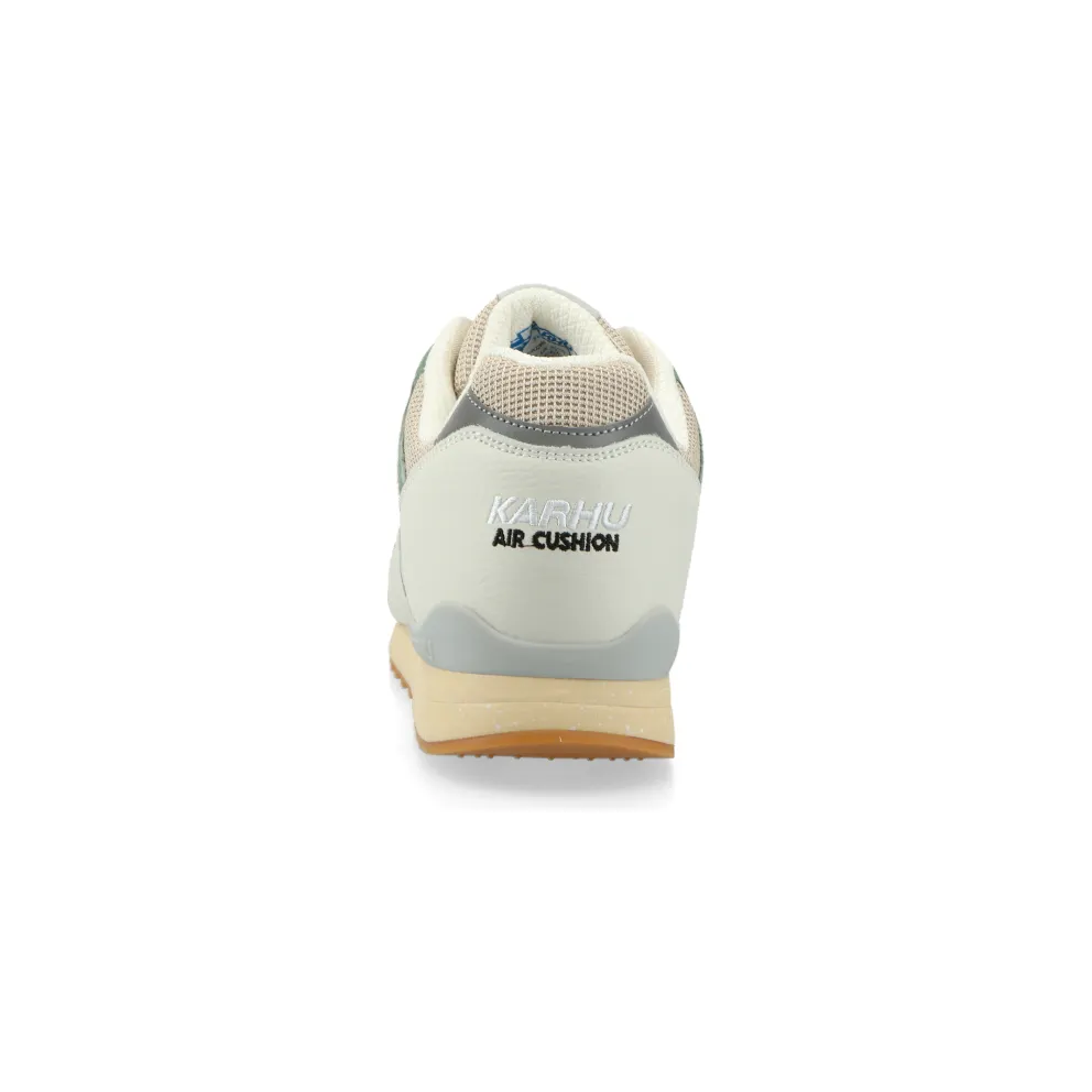 Karhu Synchron Classic (lily white / forest green) – F802685