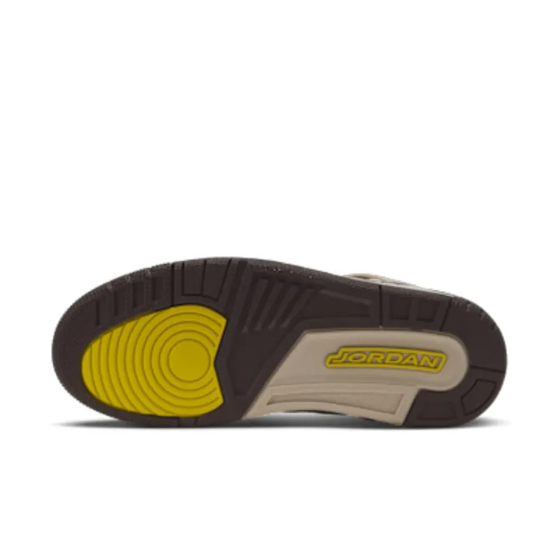 De Jordan Spizike Low ruilt olifantenprint voor camo (IV4403-200) (2)
