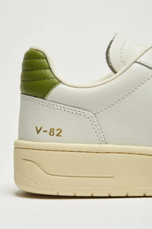 Veja V-82 LEATHER White