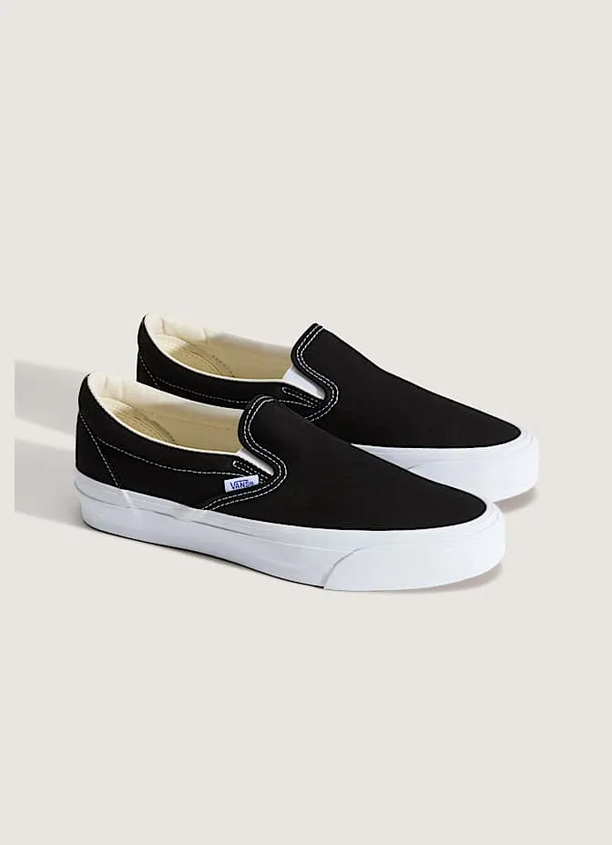 Vans Slip-On Reissue 98 Black / White – “Zwart” (VN000CSEBA21)