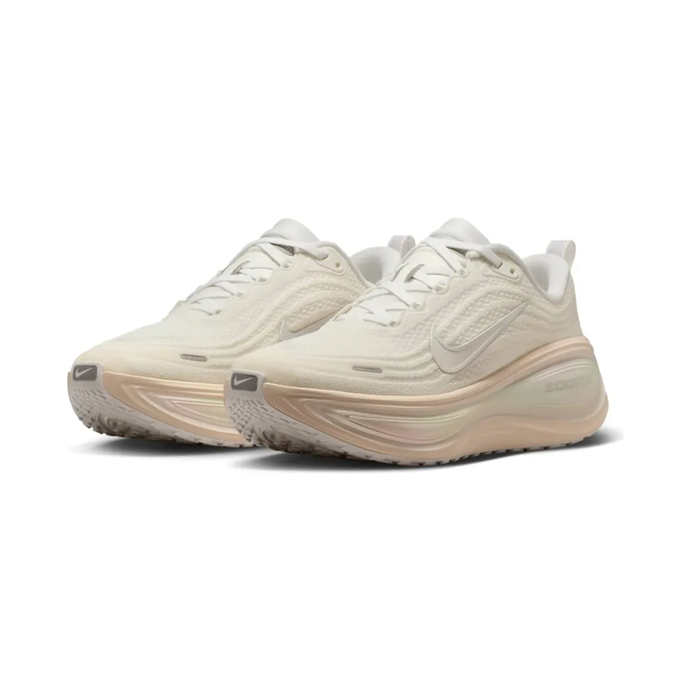 Nike Vomero Plus “Summit White Phantom Chalk” (IO9916-100)