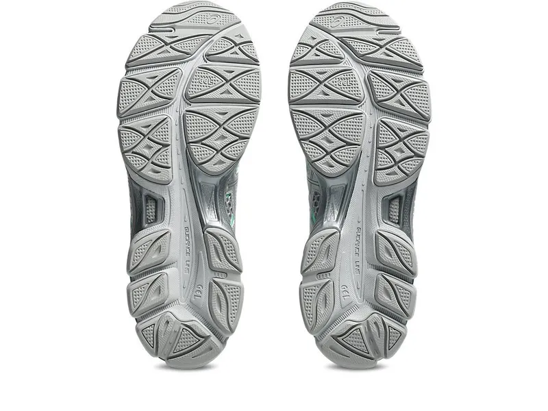 ASICS GEL-CUMULUS 16 “Cement Grey / Pure Silver” (1203A733-021)