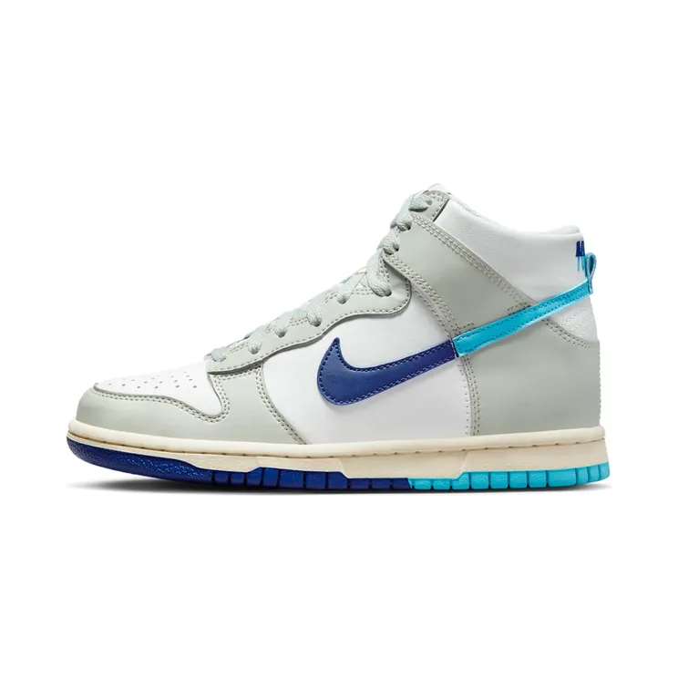 Nike Dunk High “Summit White / Deep Royal Blue / Light Silver / Baltic Blue” (FN7995-100)