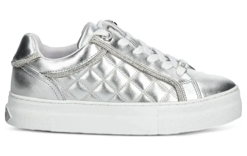 GUESS USA Gesteppte Sneakers im Metallic-Look – Silber (FLPGRAELE12)