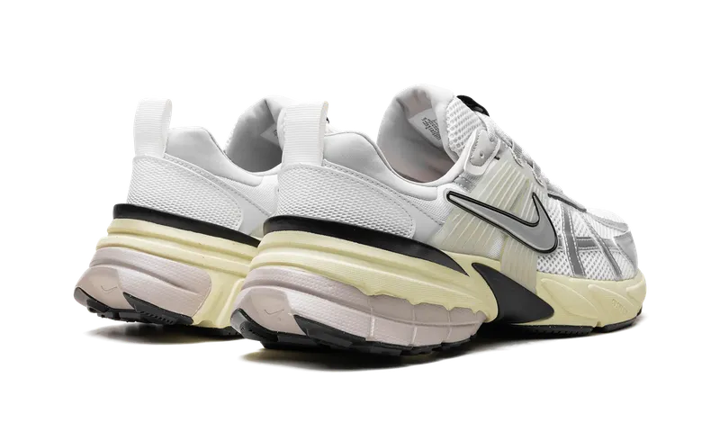 Nike V2K Run “Pure Platinum Metallic Silver” (HJ4497-100)