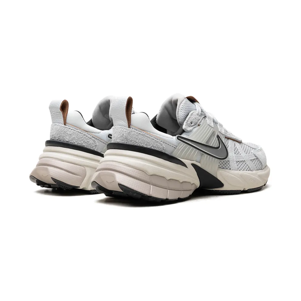Nike V2K Run “Pure Platinum / Chrome” (FN6703-002)