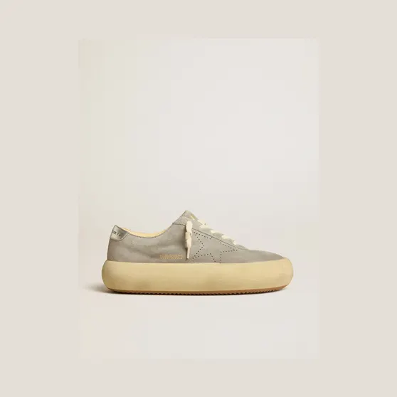 Golden Goose Space-Star Shoes In Ice-Gray Suede With Perforated Star (GWF00376.F005253.70100)