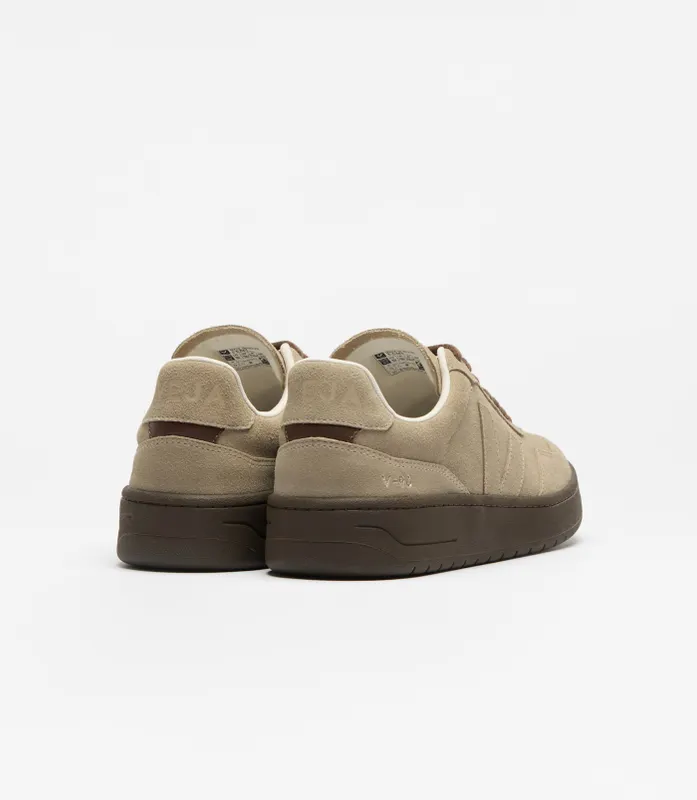 VEJA V-90 suède with adelaar – Beige (VD0321729A)