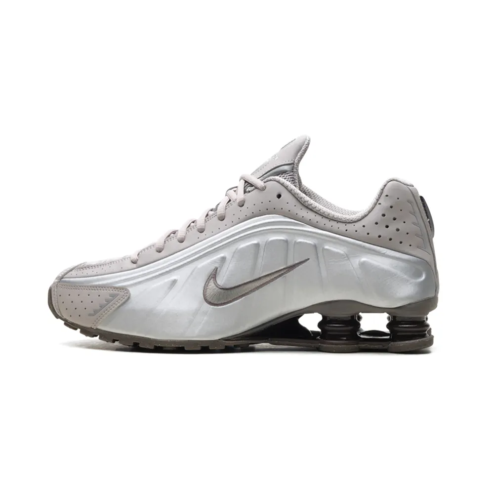 Nike Shox R4 “Cave Stone” (HQ1988-200)