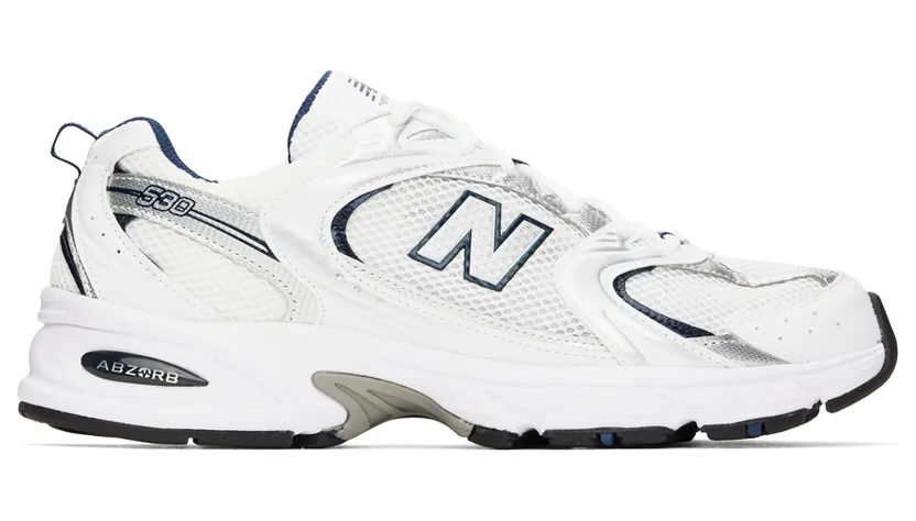 New Balance 530 “White Silver Navy”: de klassieker die iedereen heeft