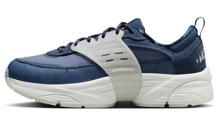 Jordan Trunner O/S “Diffused Blue Sail” (IR7254-499)