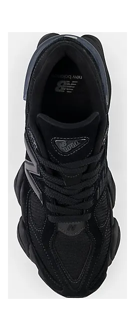 New Balance 9060 “Triple Black” (U9060BPM): zwart op zwart, met één grijze onderbreking (3)