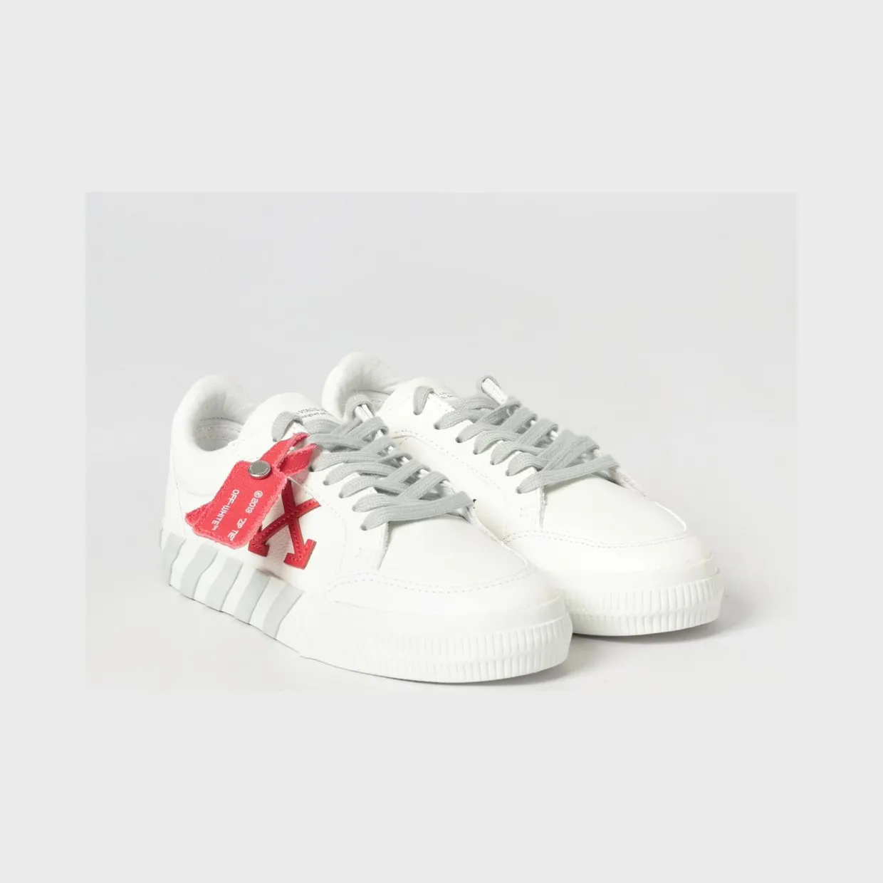 Off-White Vulcanized Sneakers in Leather White (OBIA003S26LEA0010105)