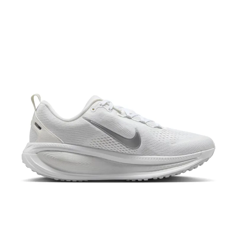 Nike Vomero 18 “White Photon Dust Summit White Metallic Silver” (HM6804-104)