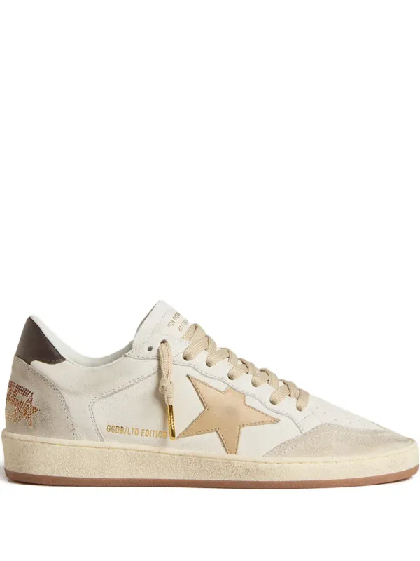 Golden Goose Ball Star LTD Sneakers mit beigem Stern und schwarzer Fersenlasche – Weiß (GWF00327F007297)