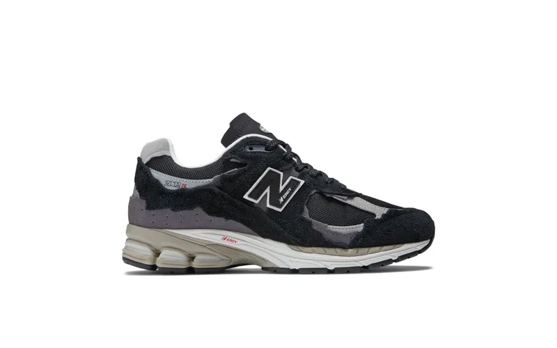 New Balance 2002R “Protection Pack – Black / Grey” (M2002RDJ)