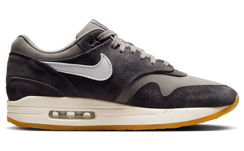 Air Max 1 Crepe “Soft Grey” (FD5088-001): onder maat 39 is dit een heel andere schoen (3)