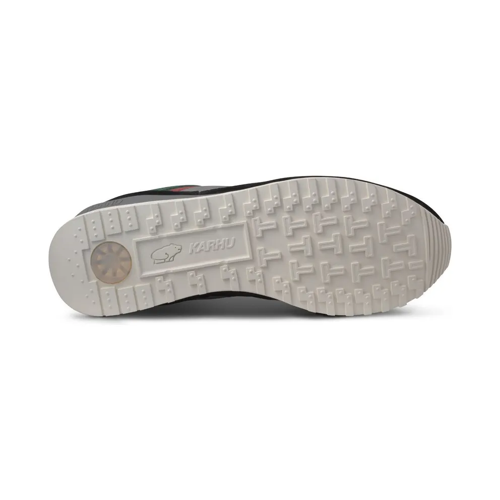Karhu Synchron Classic Jet Black / Hot Sauce (F802666)