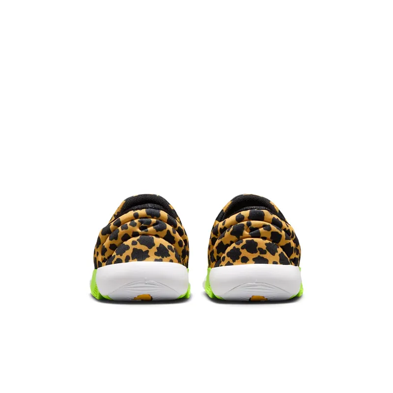 Nike Swoosh Go “University Gold / Volt / White / Black” (IV5719-700)