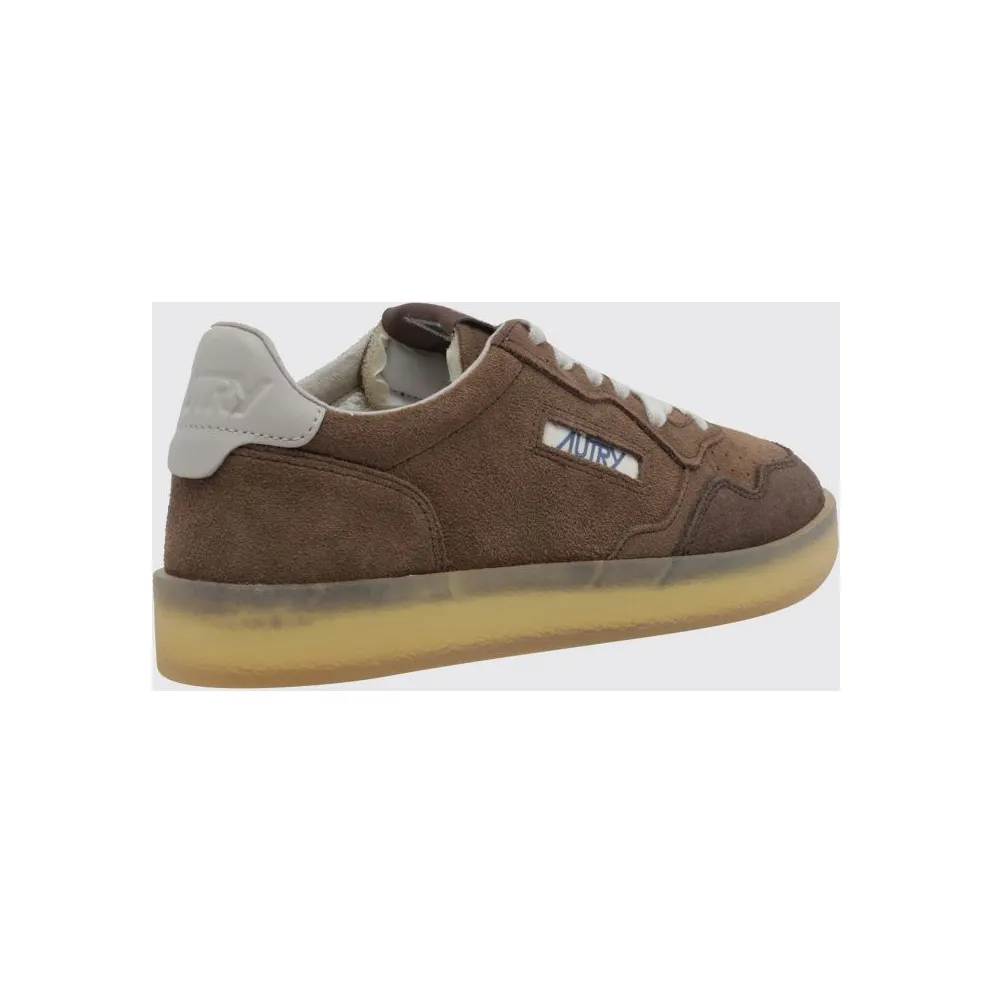 Autry Medalist Low Trainers in Smooth Calfskin with Perforated Toe Brown (AULMHQ05)