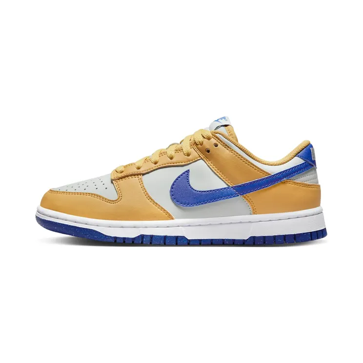 Nike DUNK LO NEXT NATURE “Wheat Gold / Light Silver / White / Hyper Royal” (DN1431-700)