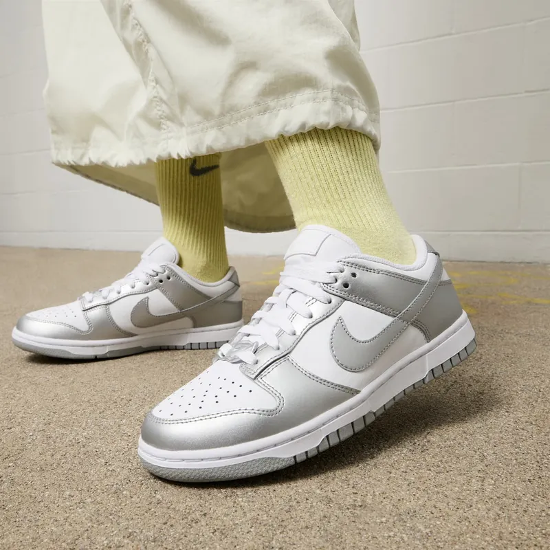 Nike DUNK LOW “Metallic Silver” (FV1311-100)