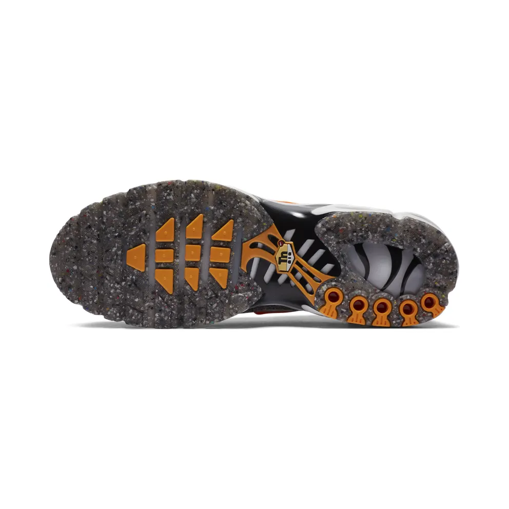 Nike Air Max Plus “White / Laser Orange / Midnight Navy / Total Orange” (DA1500-100)