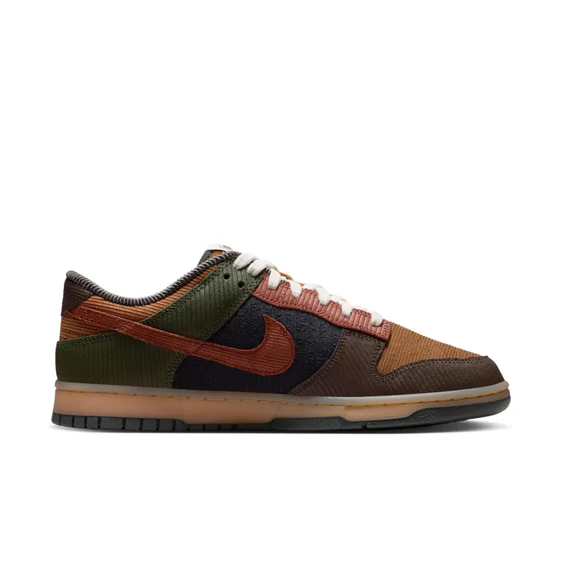 Nike Dunk Low Retro Premium (IB7746-201): een Dunk in ribfluweel (3)