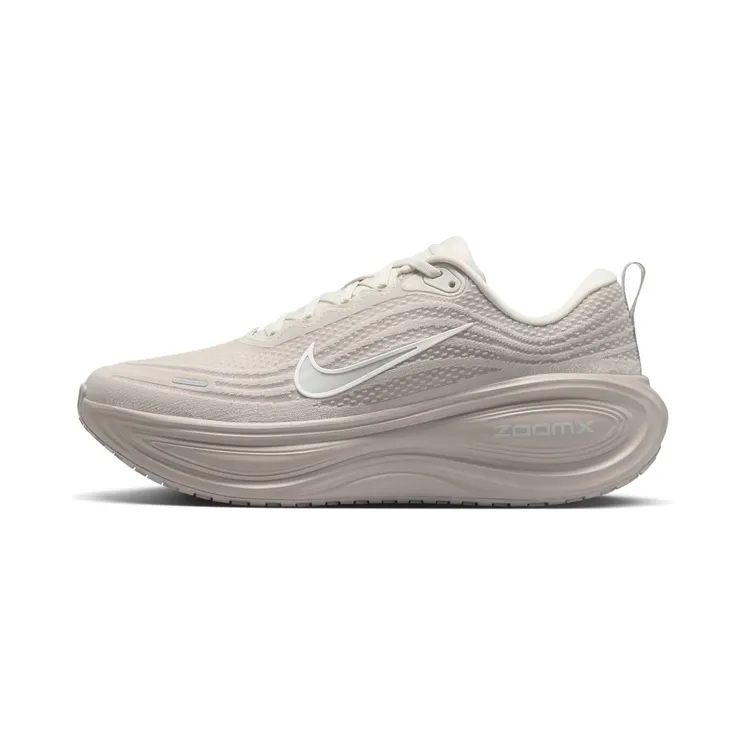 Nike Vomero Plus “Light Bone / Light Iron Ore / Metallic Silver / Phantom” (HV8150-001)