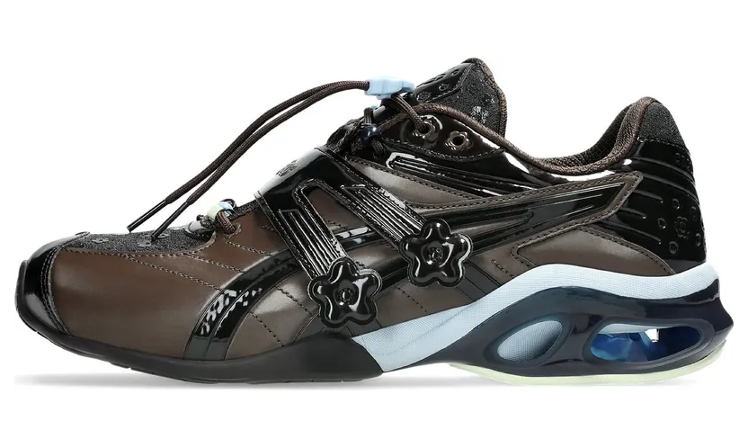 Cecilie Bahnsen x ASICS GEL-Kinetic FR “Black Coffee” komt 12 september (2)